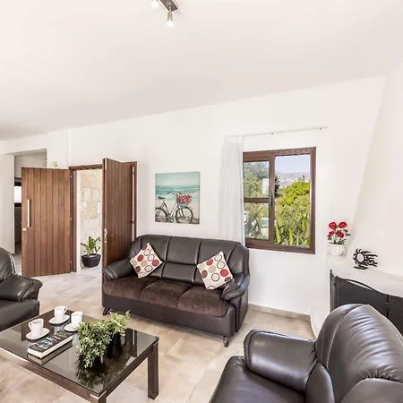 Evanthia Villa Peyia