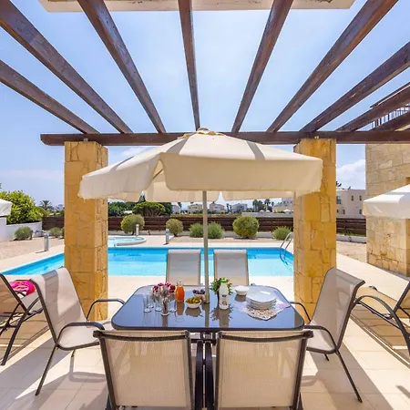 Evanthia Villa Peyia
