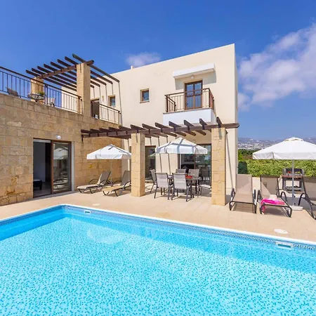 Evanthia Villa Peyia