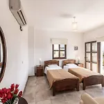 Evanthia Villa *